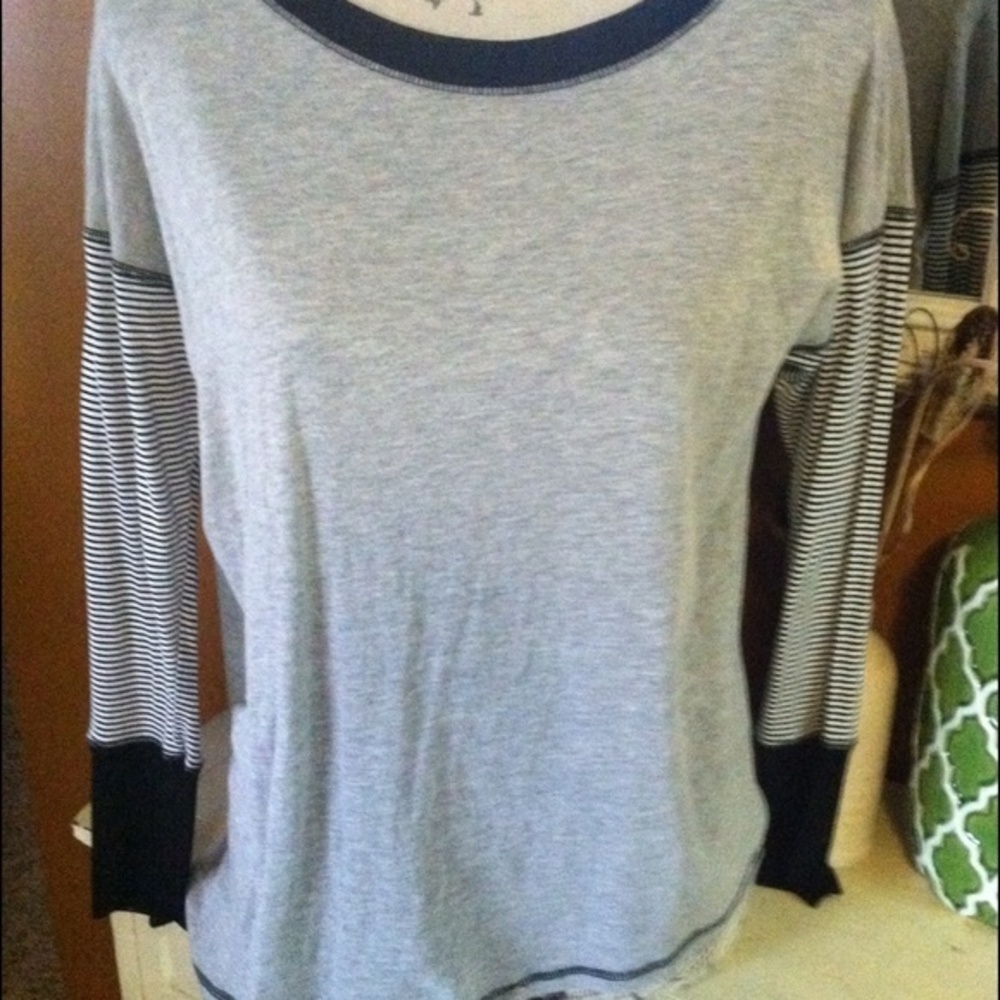 Emma & Sam Asymmetric Gray Tunic Top Small